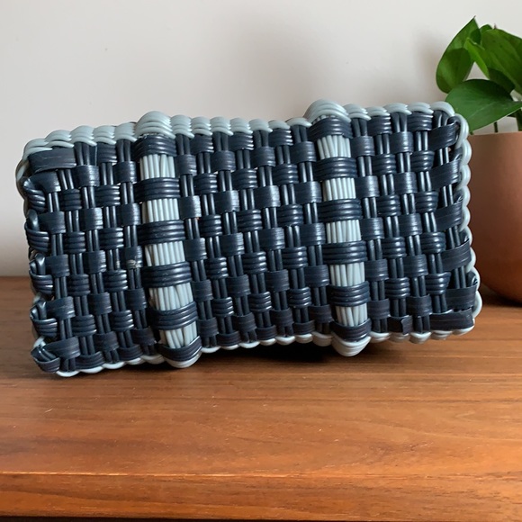 Y2K GAP Woven Plastic Hand/Basket Bag - Picture 2 of 4